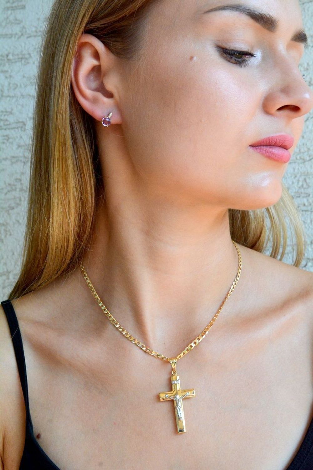 Duży krzyż zawieszka złota krzyżyk 585 z wizerunkiem Jezusa. Złoty krzyżyk 585. Złoty krzyżyk zawieszka do łańcuszka. Złota zawieszka krzyżyk. Złoty krzyżyk 585 z wizerunkiem. 1.jpg